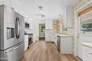 3827 E Weldon Ave, Phoenix, AZ 85018 - Photo 4