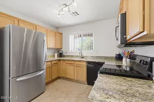 878 E Silversmith Trail, San Tan Valley, AZ 85143 - Photo 4
