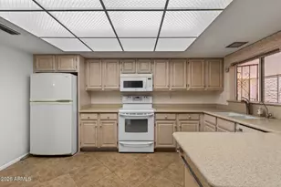 10707 W Cameo Dr, Sun City, AZ 85351 - Photo 34