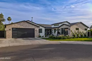 215 E Ashwood Pl, Phoenix, AZ 85012 - Photo 1