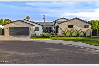 215 E Ashwood Place, Phoenix, AZ 85012 - Photo 2