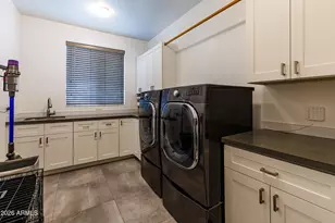 215 E Ashwood Pl, Phoenix, AZ 85012 - Photo 34