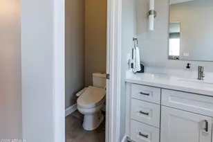 215 E Ashwood Pl, Phoenix, AZ 85012 - Photo 18