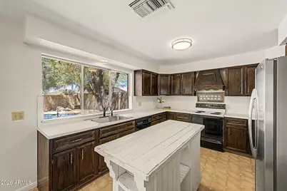 9438 N 16th Place, Phoenix, AZ 85020 - Photo 10