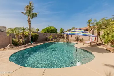 17470 W Gelding Drive, Surprise, AZ 85388 - Photo 10