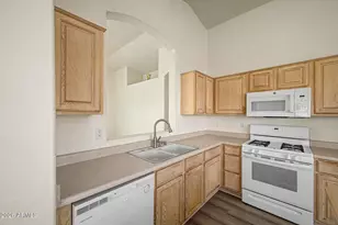 13418 N 82nd Ln, Peoria, AZ 85381 - Photo 10