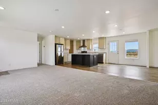 28425 N 250th Ln, Wittmann, AZ 85361 - Photo 6