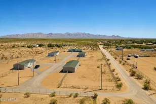 28425 N 250th Ln, Wittmann, AZ 85361 - Photo 2