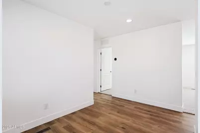 28428 N 250th Lane, Wittmann, AZ 85361 - Photo 10