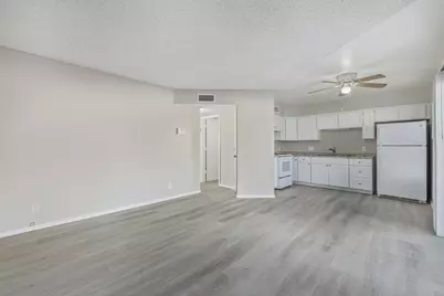 11002 N 15th Avenue #Apt 4, Phoenix, AZ 85029 - Photo 1