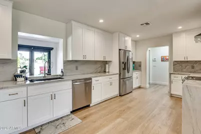 8542 E Sunnyside Drive, Scottsdale, AZ 85260 - Photo 2