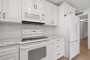 2331 E Betty Elyse Ln, Phoenix, AZ 85022 - Photo 8