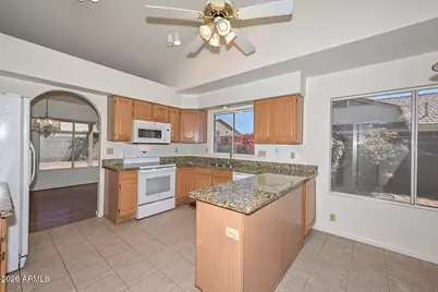 8758 W Bloomfield Road, Peoria, AZ 85381 - Photo 10