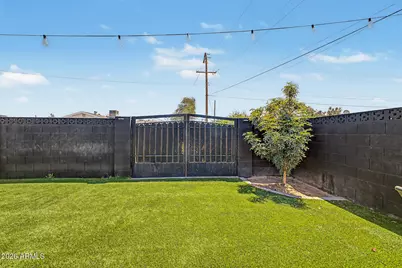 3701 W Echo Lane, Phoenix, AZ 85051 - Photo 22
