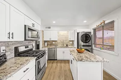 9933 W Riviera Drive, Sun City, AZ 85351 - Photo 10