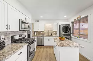 9933 W Riviera Dr, Sun City, AZ 85351 - Photo 10