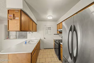 2221 N 51st Drive, Phoenix, AZ 85035 - Photo 8