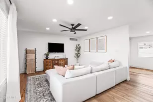 901 E Berridge Ln, Phoenix, AZ 85014 - Photo 4