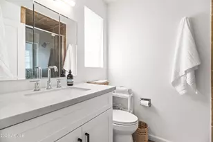 901 E Berridge Ln, Phoenix, AZ 85014 - Photo 14