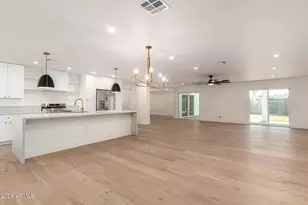 829 E Desert Park Ln, Phoenix, AZ 85020 - Photo 8