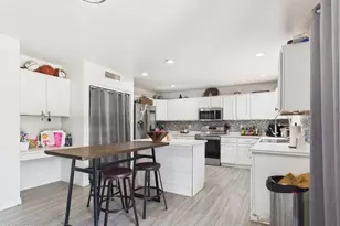1302 N Bedford Dr, Chandler, AZ 85225 - Photo 6