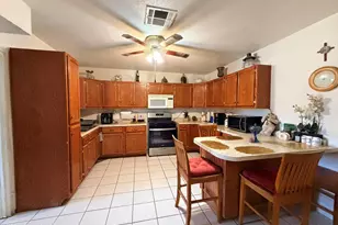 410 W 3rd Pl, Eloy, AZ 85131 - Photo 4
