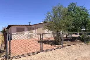410 W 3rd Pl, Eloy, AZ 85131 - Photo 2