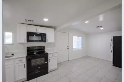 2721 E Willetta Street #Apt C, Phoenix, AZ 85008 - Photo 12