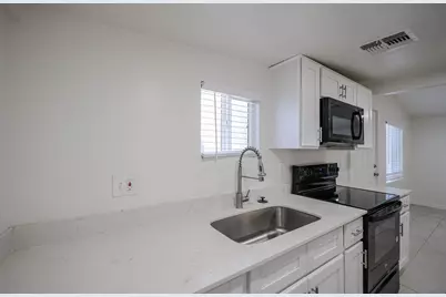 2721 E Willetta Street #Apt C, Phoenix, AZ 85008 - Photo 8