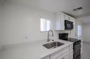 2721 E Willetta St, Phoenix, AZ 85008 - Photo 8