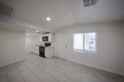 2721 E Willetta Street #Apt C, Phoenix, AZ 85008 - Photo 6