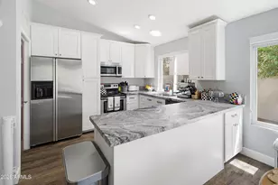 4127 E Becker Ln, Phoenix, AZ 85028 - Photo 14