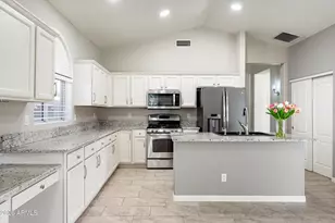 722 W Kelton Ln, Phoenix, AZ 85023 - Photo 16