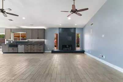 12332 N 71st Lane, Peoria, AZ 85381 - Photo 10