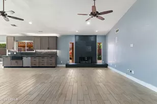 12332 N 71st Ln, Peoria, AZ 85381 - Photo 10