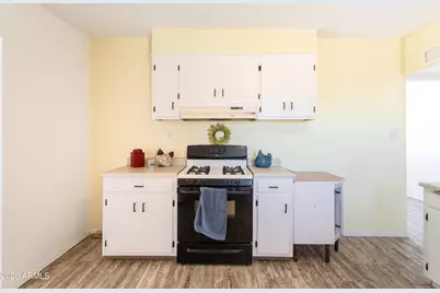 127 E Apache Street, Huachuca City, AZ 85616 - Photo 8