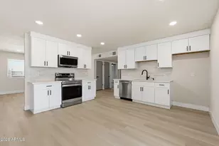 3714 W Echo Ln, Phoenix, AZ 85051 - Photo 12