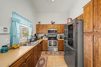 1520 W Nancy Lane, Phoenix, AZ 85041 - Photo 10