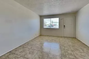 6118 W Hollyhock Dr, Phoenix, AZ 85033 - Photo 2