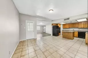 8831 N 37th Dr, Phoenix, AZ 85051 - Photo 4