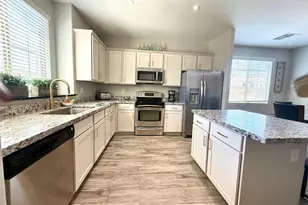 3708 E Kerry Ln, Phoenix, AZ 85050 - Photo 2