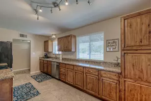 8031 E Oak St, Scottsdale, AZ 85257 - Photo 12