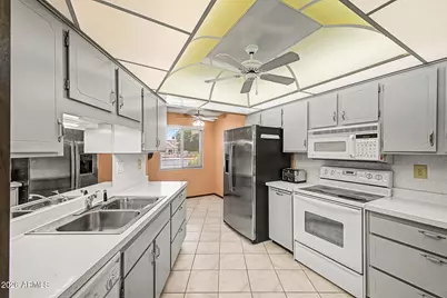 13813 N Thunderbird Boulevard, Sun City, AZ 85351 - Photo 2