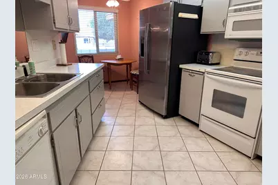 13813 N Thunderbird Boulevard, Sun City, AZ 85351 - Photo 2