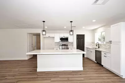 10537 W La Jolla Drive, Sun City, AZ 85351 - Photo 18