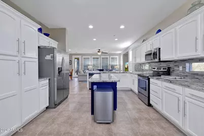12423 W Hedge Hog Place, Peoria, AZ 85383 - Photo 16