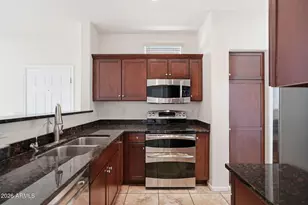 2725 E Mine Creek Rd, Phoenix, AZ 85024 - Photo 8