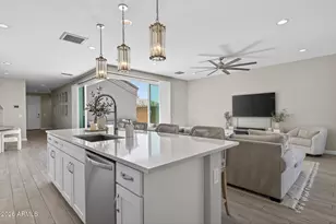 2004 E Park View Ln, Phoenix, AZ 85024 - Photo 10