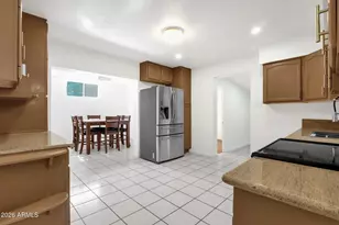 7824 W Mitchell Dr, Phoenix, AZ 85033 - Photo 8