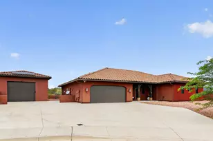 640 N Atchison Cir, Wickenburg, AZ 85390 - Photo 2